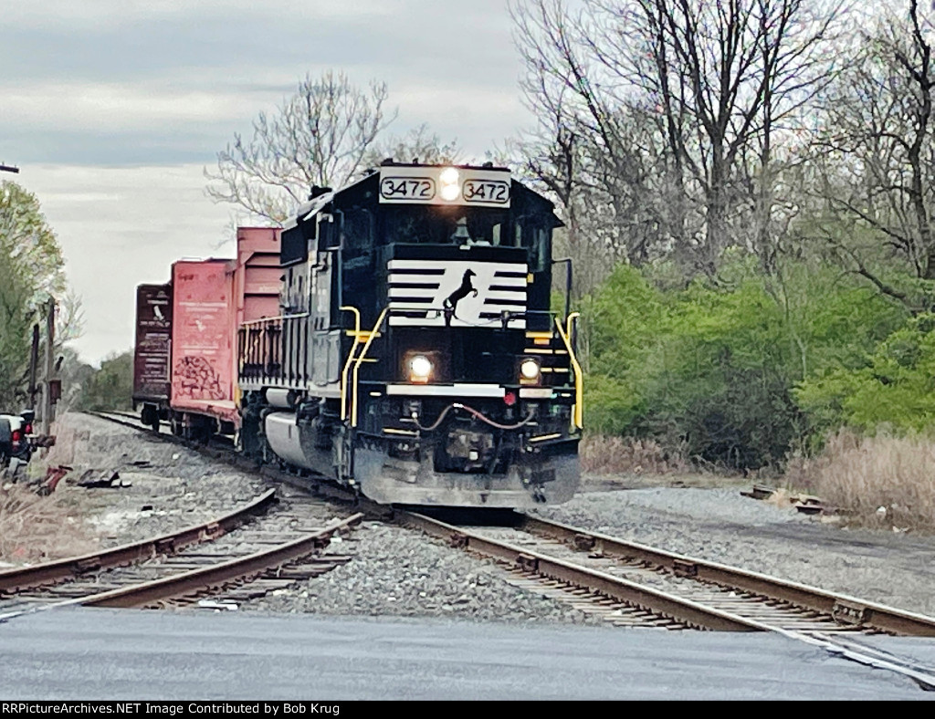 NS 3472 leads Train Symbol H75 returning to Allentown Yard
